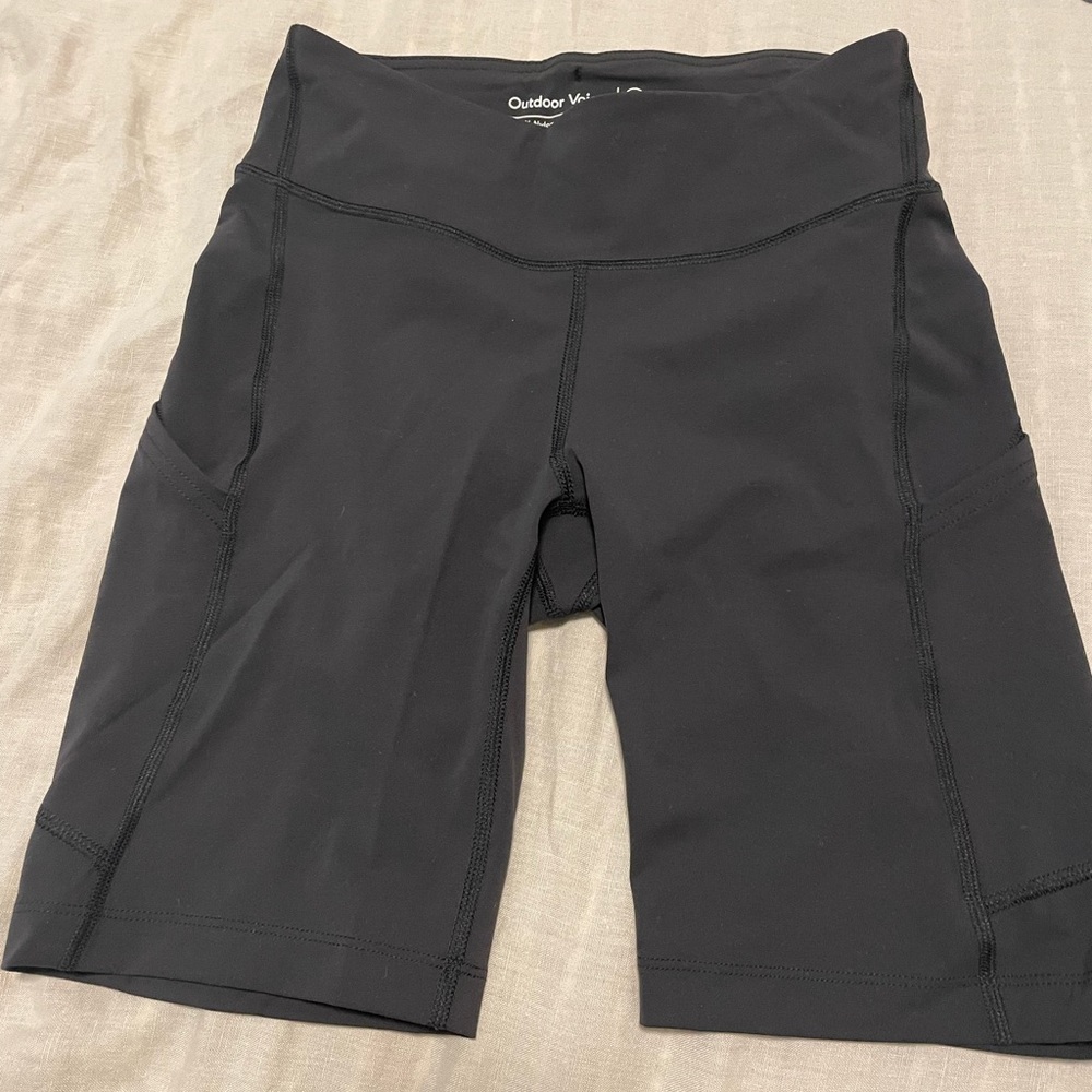 Outdoor voices biker short 8” with pockets, size small